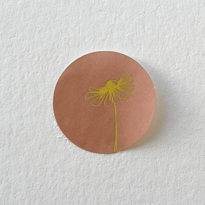 Sluitsticker oudroze, gouden bloem