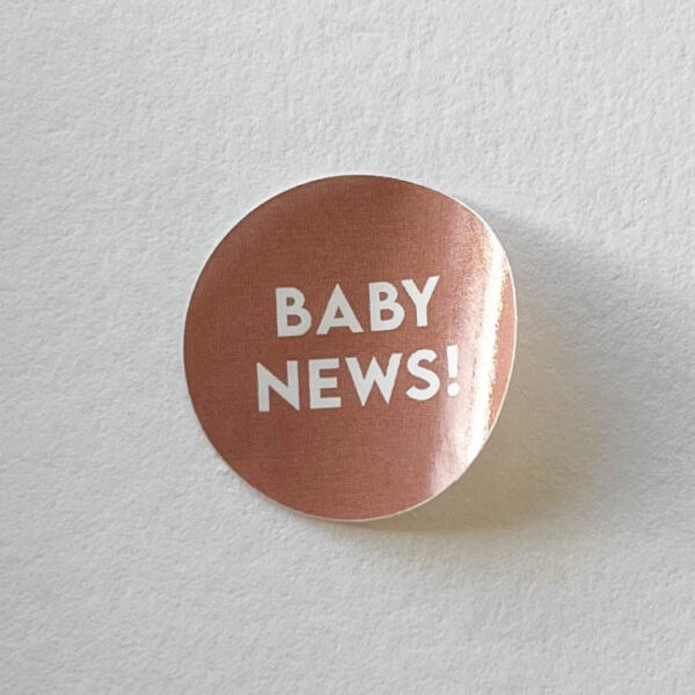 Sluitsticker oudroze, wit babynews